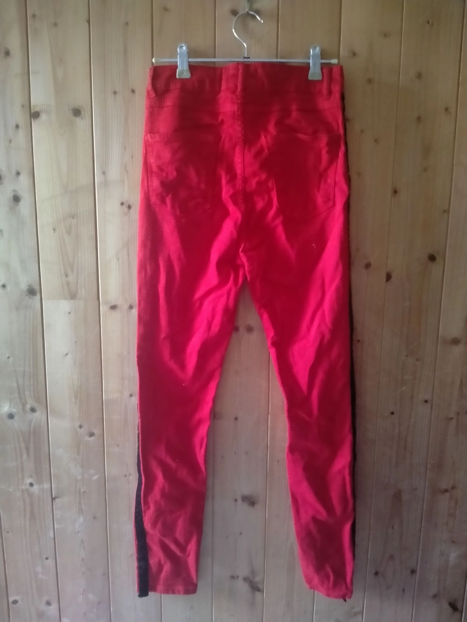 Calça Zara Woman vermelha com faixas pretas T38 Premium Denim – photo 2